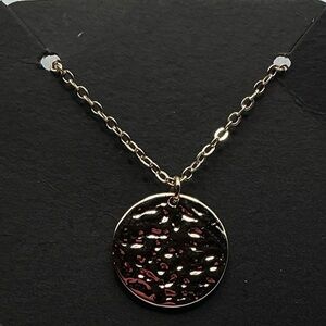 Elegant Gold Pendant Necklace